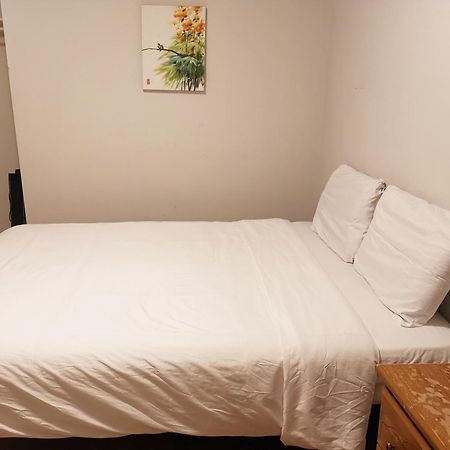Appartement Cozy Private Rm Heart Of North York Free Parking Full Kitchen Close To Downtown à Toronto Extérieur photo